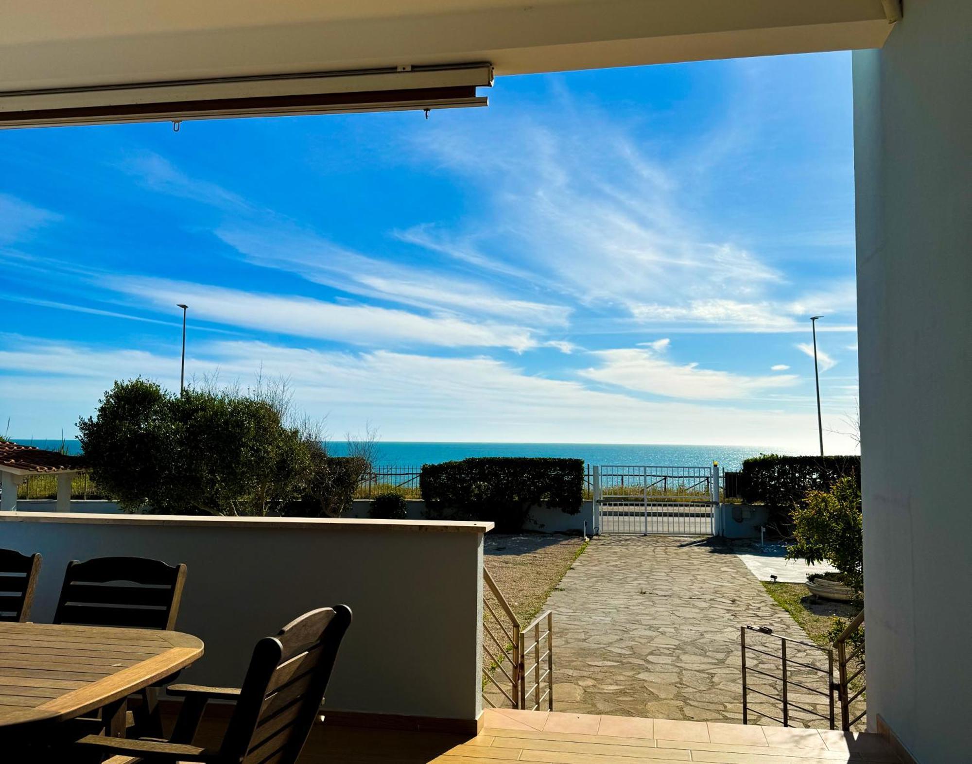 Edo House Anzio - Beachfront - Fronte Mare - Affittacamere 외부 사진